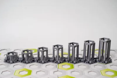 Entretoise avec base traversable, compatible avec GraviTrax